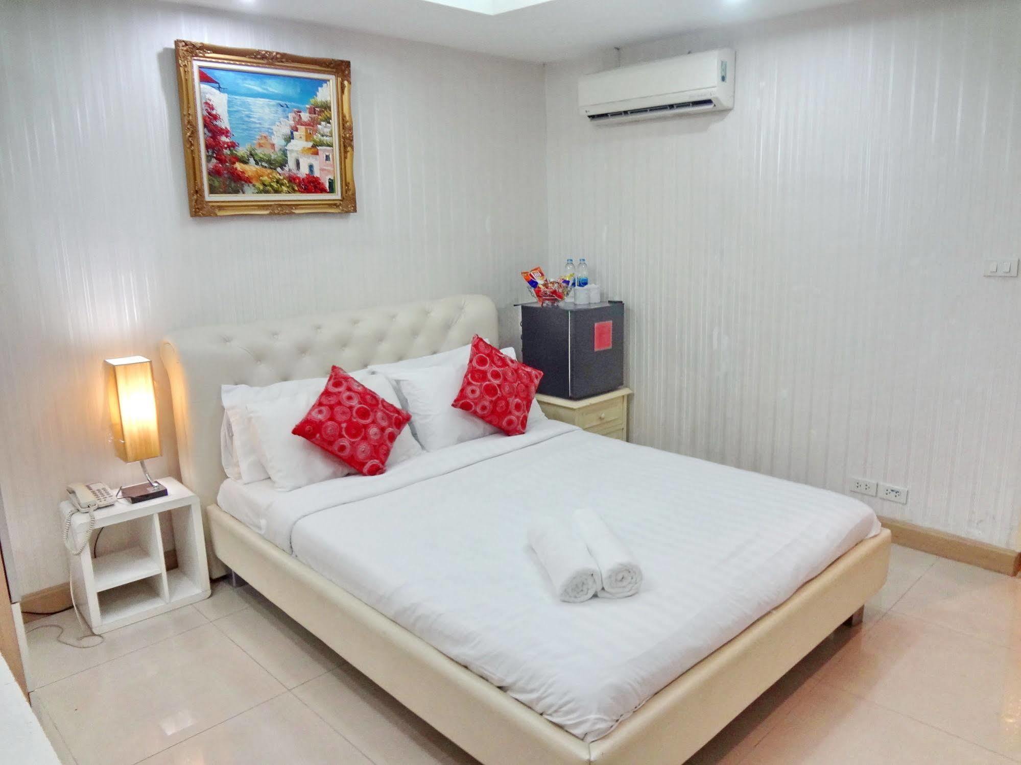 Diamond Residence Silom Bangkok Esterno foto